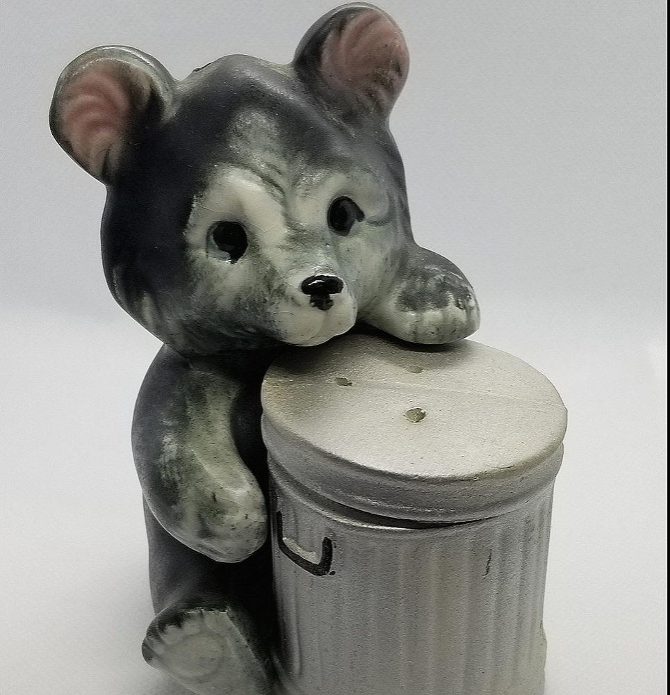 Vintage Salt and pepper shaker set, bear